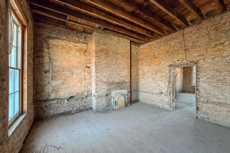 More Photos Of 706 N Main St, Columbia Office Residential For Sale