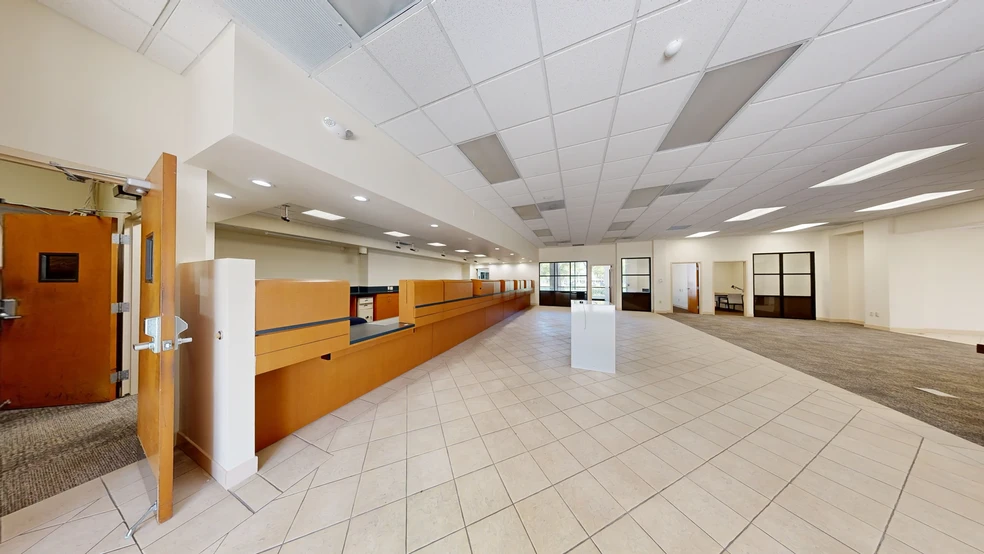 Primary Photo Of 1000 N Federal Hwy, Boca Raton Bank For Lease