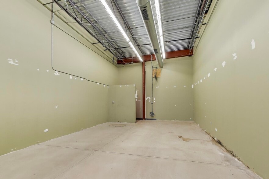 More Photos Of 17923-17927 Halsted St, Homewood Unknown For Lease
