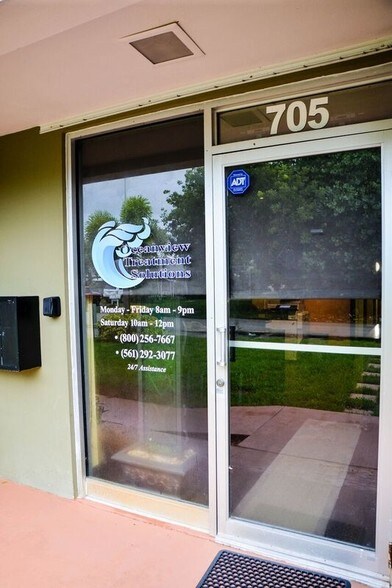 More Photos Of 705 Bond Way, Delray Beach Showroom For Sale