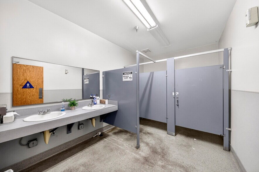 More Photos Of 13875 Live Oak Ave, Irwindale Warehouse For Sale