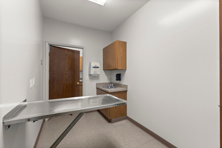 More Photos Of 435 Sumpter rd, Belleville Hospital For Sale
