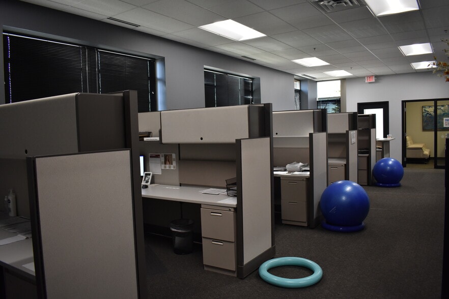 More Photos Of 3787 95th Ave NE, Blaine Light Distribution For Lease