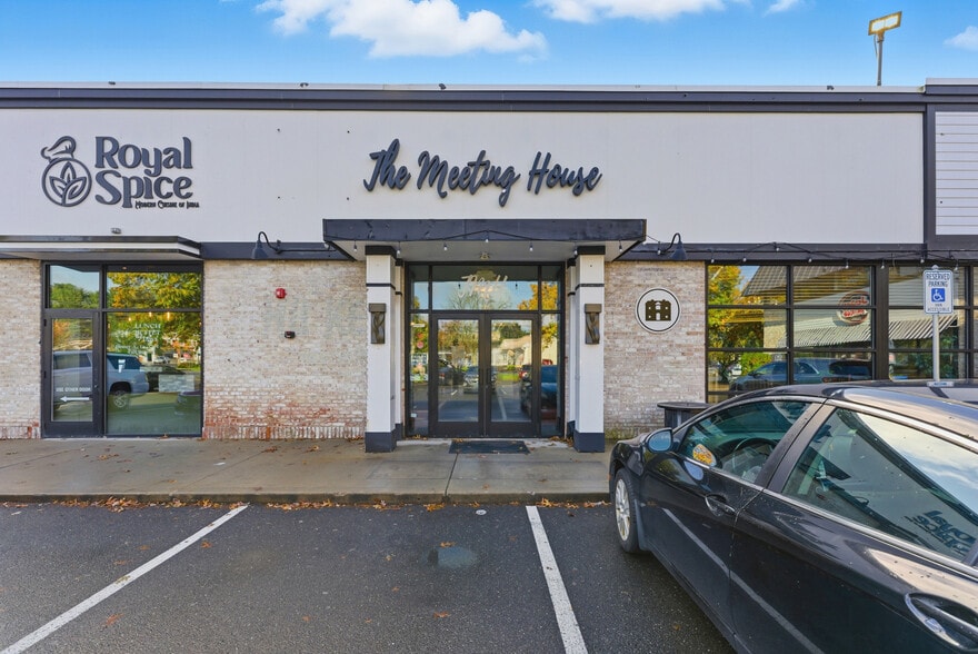 More Photos Of 827 Williams St, Longmeadow Restaurant For Lease