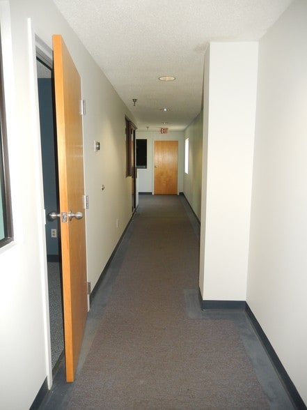 More Photos Of 400 Chapel Rd, South Windsor Light Manufacturing For Sale