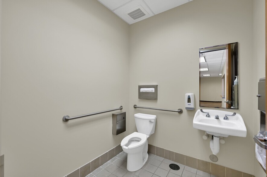 More Photos Of 1125 Cypress Station Dr, Houston Medical For Sale