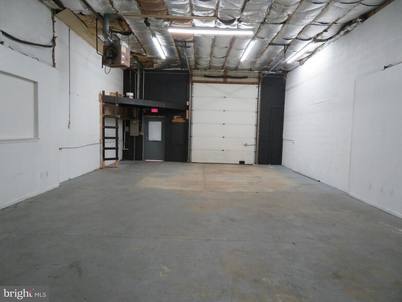 More Photos Of 301-321 Pinedge Dr, Berlin Unknown For Lease