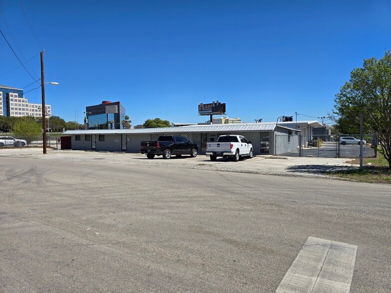 More Photos Of 10000 McCullough Ave, San Antonio Distribution For Sale