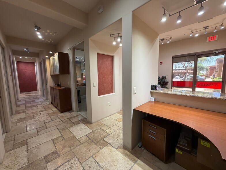 More Photos Of 7336 E Deer Valley Rd, Scottsdale Office For Sale