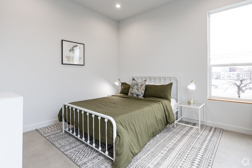 More Photos Of 707 W Commerce St, Dallas Apartments For Sale