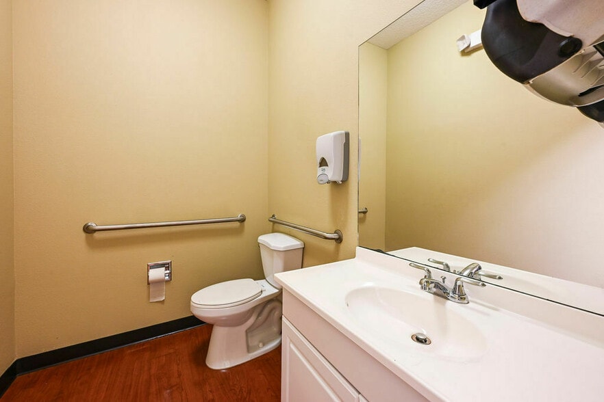 More Photos Of 7177-7201 S George Blvd, Sebring Medical For Lease