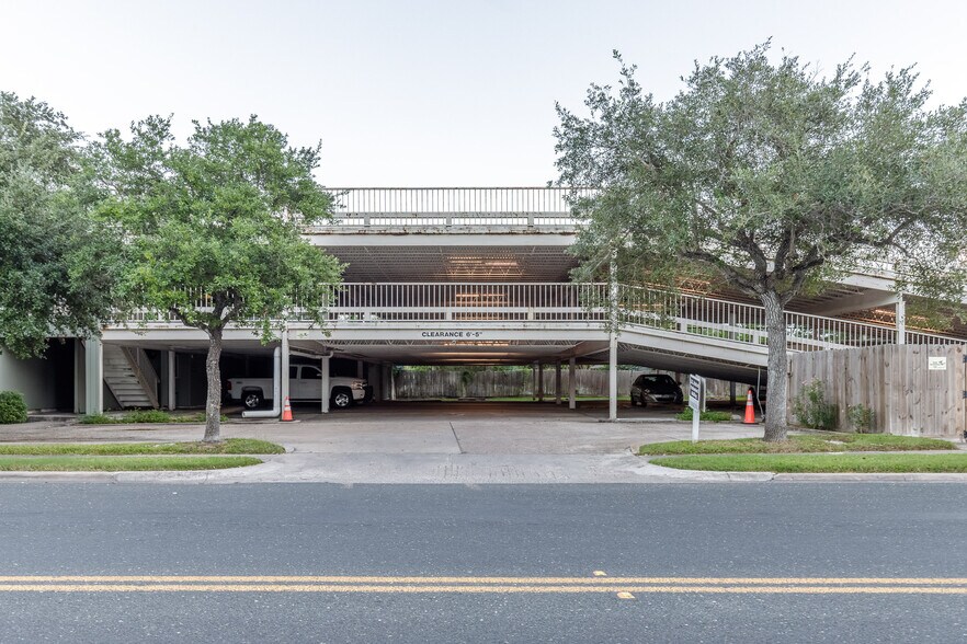 More Photos Of 3301 Santa Fe St, Corpus Christi Office For Lease