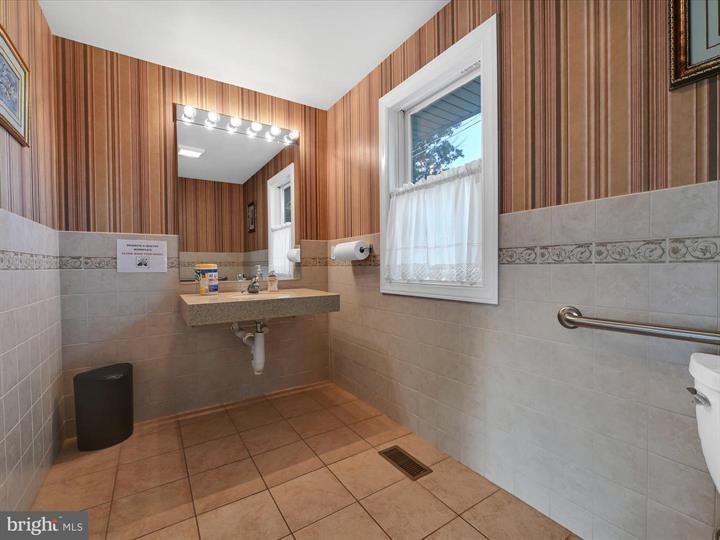 More Photos Of 1175 E Main St, Mount Joy Flex For Lease