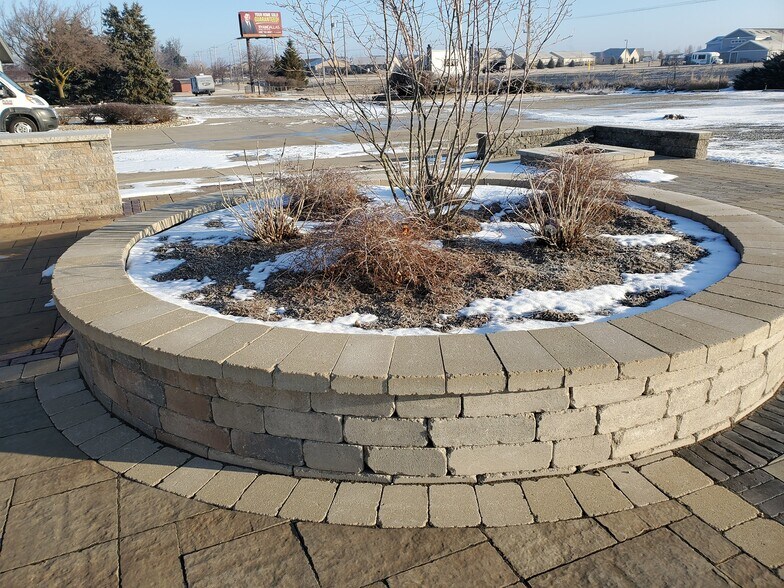 More Photos Of 1804 N Towanda Barnes Rd, Bloomington Flex For Lease