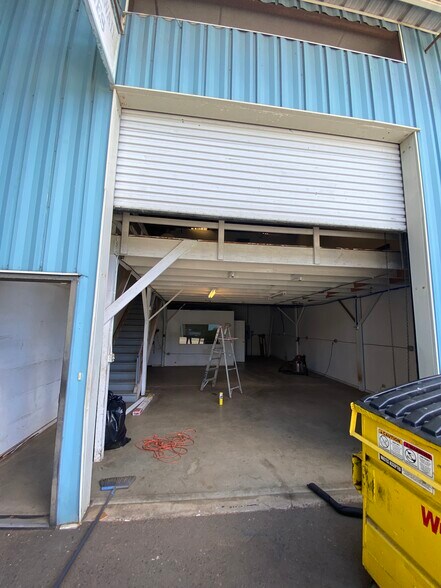 More Photos Of 220 Puuhale Rd, Honolulu Warehouse For Lease