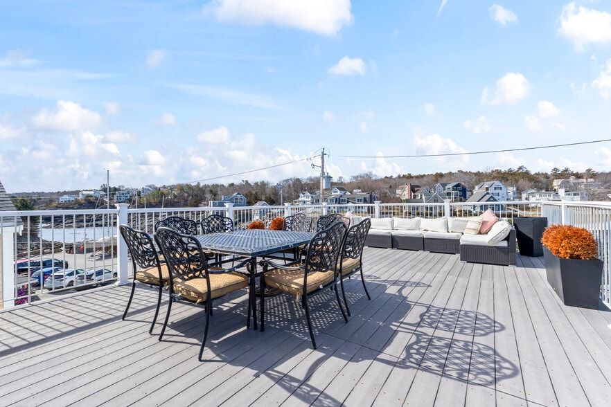 More Photos Of 113 113, 115 & 117 Perkins Cove, Ogunquit General Retail For Sale