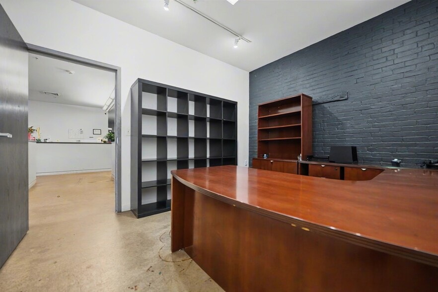 More Photos Of 813-825 Chapel St, New Haven Freestanding For Lease