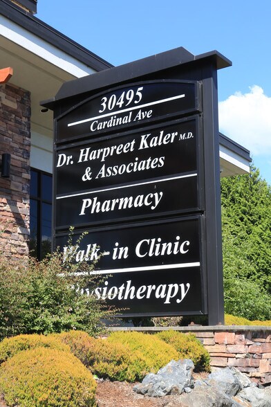 More Photos Of 30475 Cardinal Ave, Abbotsford Office For Sale