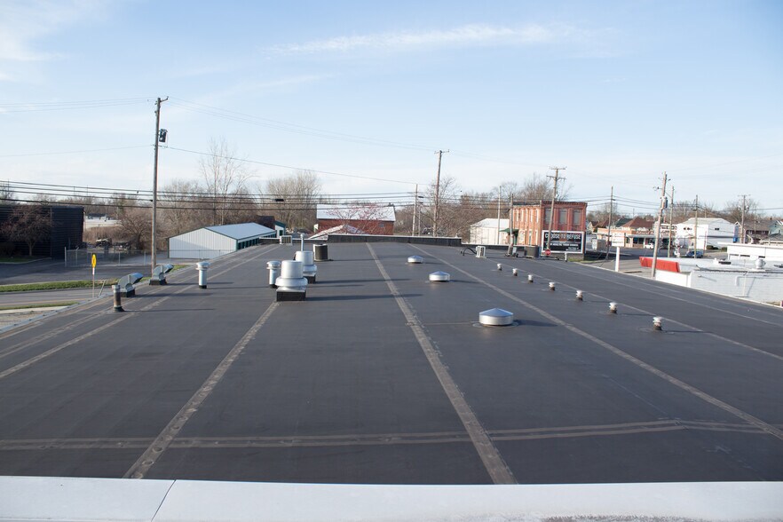 More Photos Of 645 Bellefontaine Ave, Marion Light Distribution For Sale