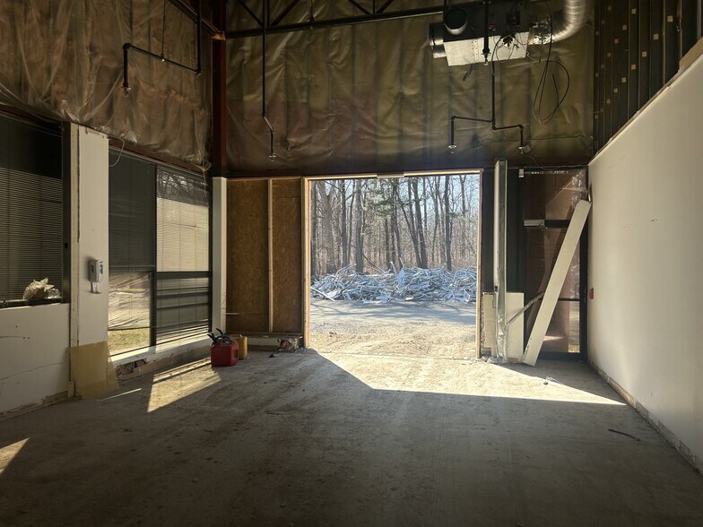 More Photos Of 36 Apple Ridge Rd, Danbury Manufacturing For Lease