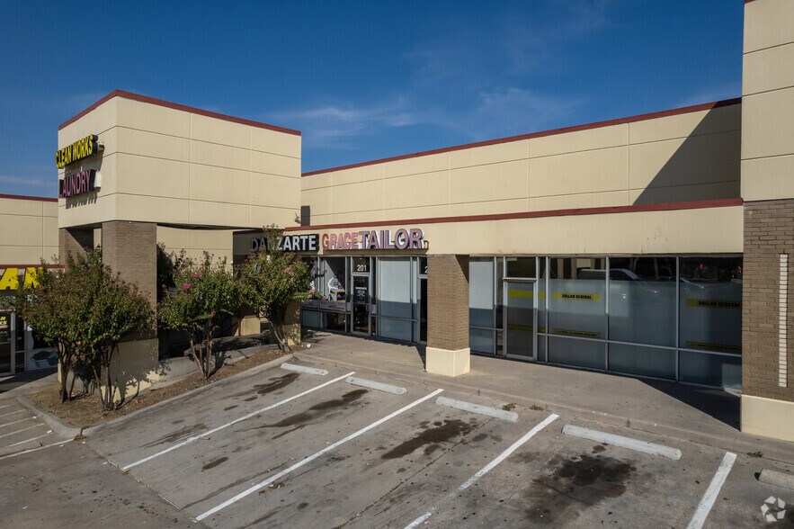 2515 E Rosemeade Pky, Carrollton, TX 75007 For Lease