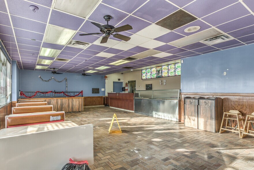 More Photos Of 6125 Natural Bridge Ave, Saint Louis Bar For Lease