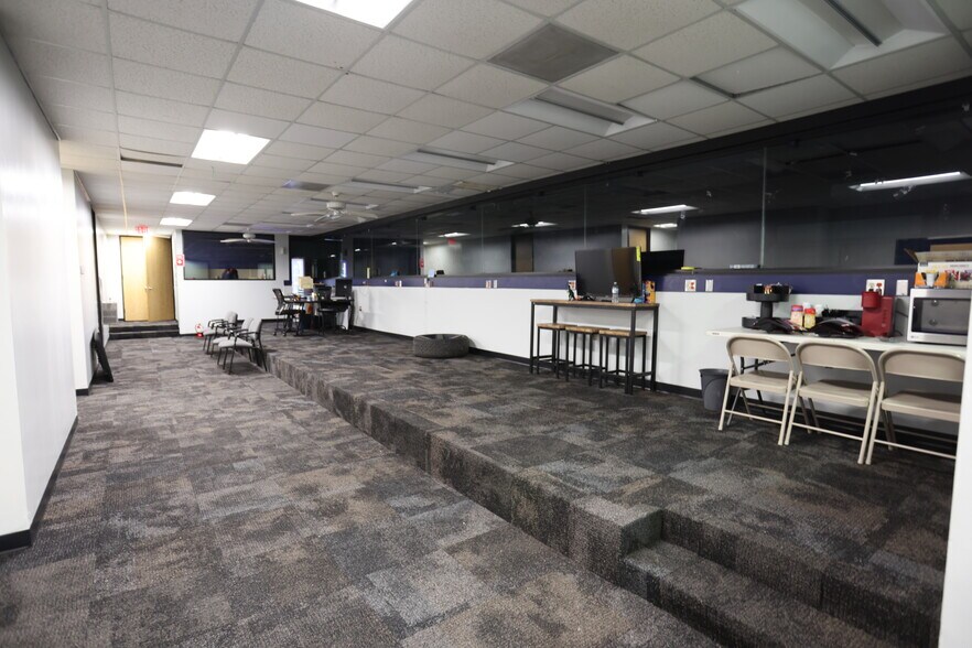 More Photos Of 101 Wells Fargo Dr, Houston Auto Repair For Sale