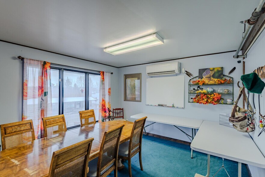 More Photos Of 117 Pine St, Pinedale Restaurant For Sale