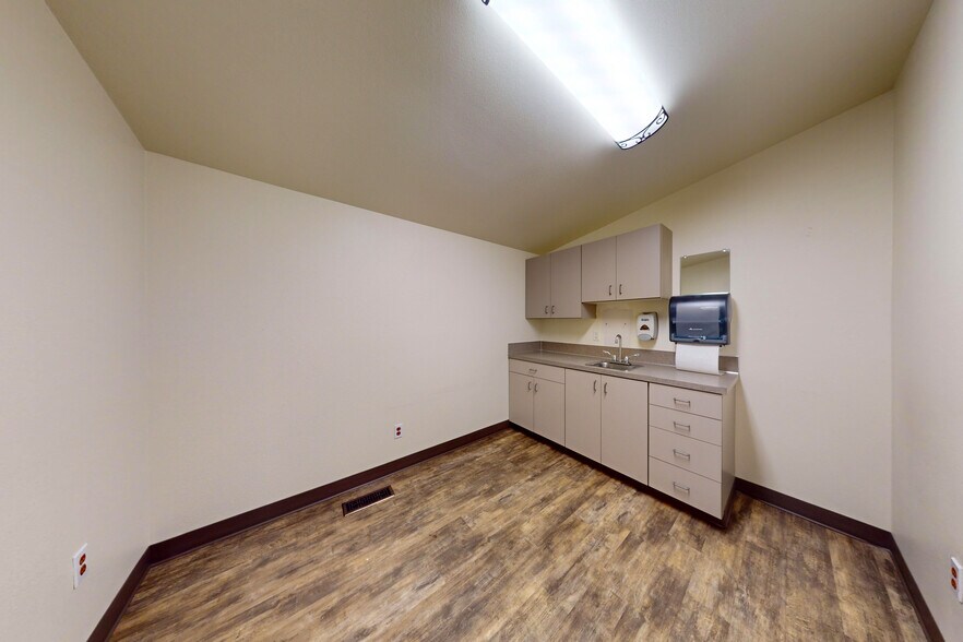 More Photos Of 3610 Ensign Rd NE, Olympia Medical For Lease