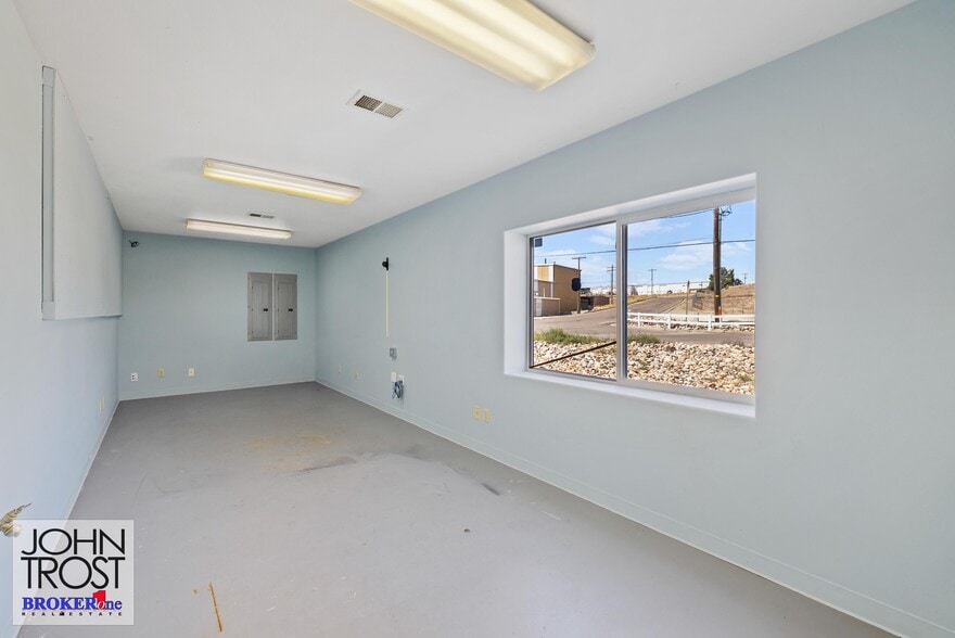More Photos Of 781 Foster Rd, Casper Industrial For Lease