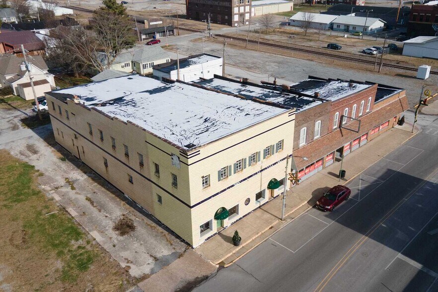 More Photos Of 111 W Main St, West Frankfort Storefront For Sale
