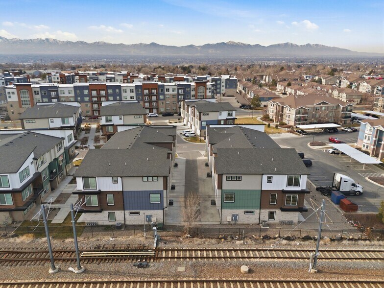 More Photos Of 132-144 E Chambord Ct, Sandy Apartments For Sale