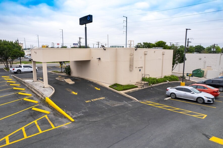 More Photos Of 6000-6064 Ingram Rd, San Antonio Unknown For Lease