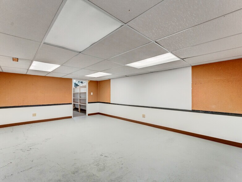 More Photos Of 622 3 St SE, Medicine Hat General Retail For Lease