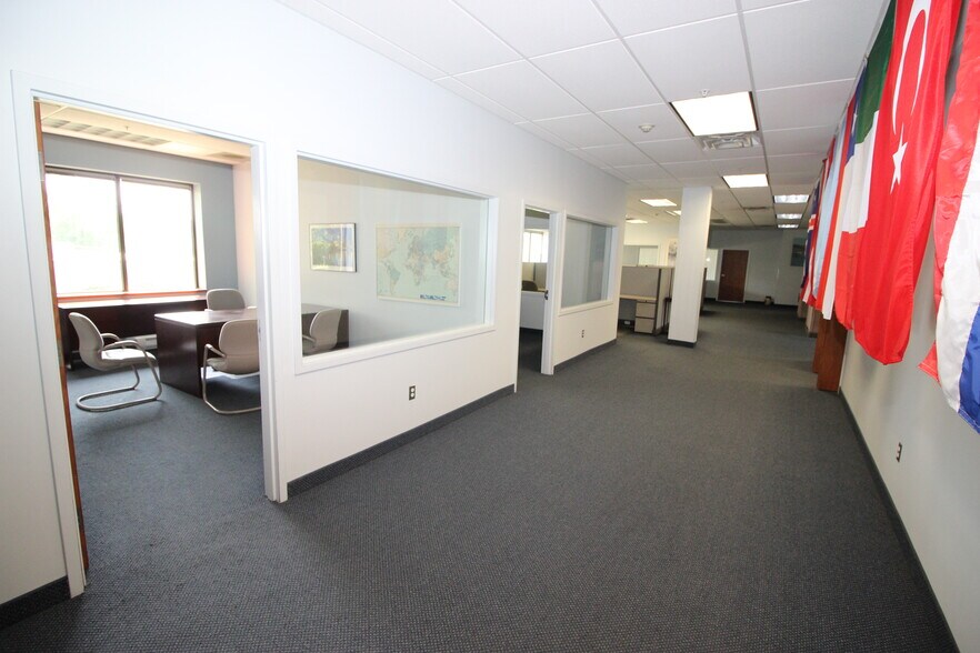 More Photos Of 455 Maryland Dr, Fort Washington Light Manufacturing For Sale