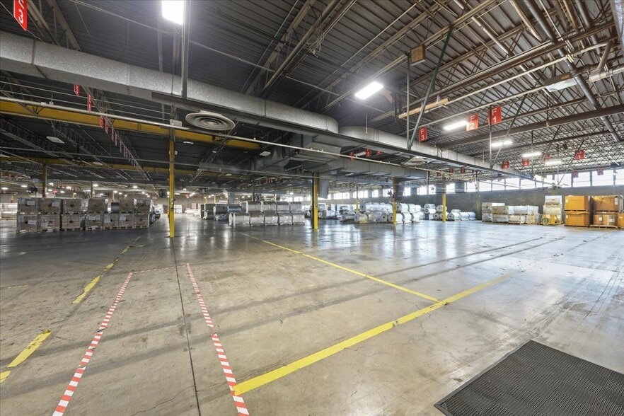More Photos Of 440 Northland Blvd, Forest Park Manufacturing For Lease