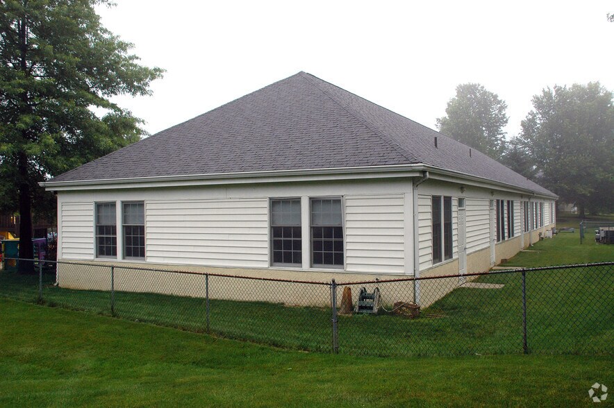 More Photos Of 101 Floral Vale Blvd, Yardley Bank For Lease