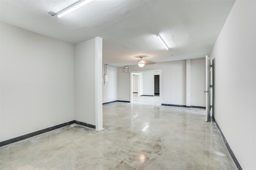 More Photos Of 1710 Texas Ave, Texas City General Retail For Sale