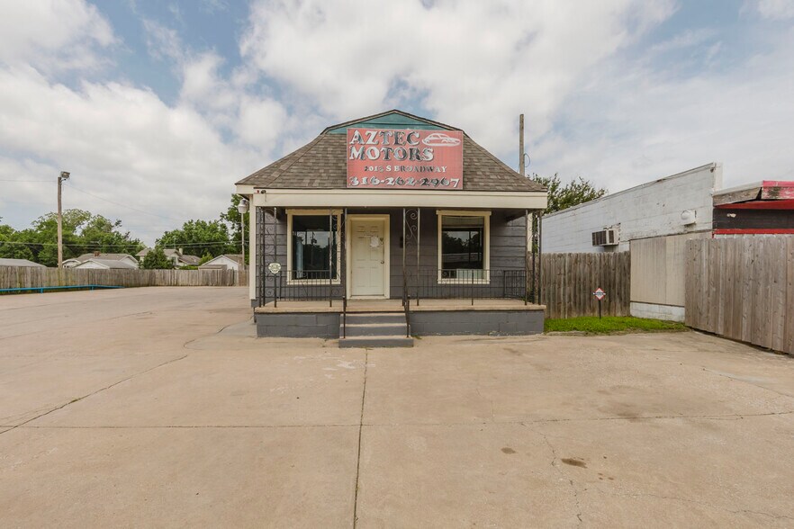More Photos Of 2013 S Broadway St, Wichita Auto Dealership For Sale
