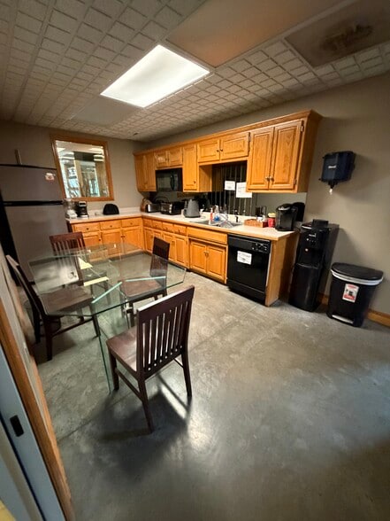 More Photos Of 6601 Royal St, Pleasant Valley Warehouse For Sale