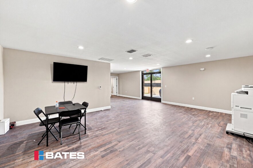 More Photos Of 901 E Johnson St, Waco Service For Sale
