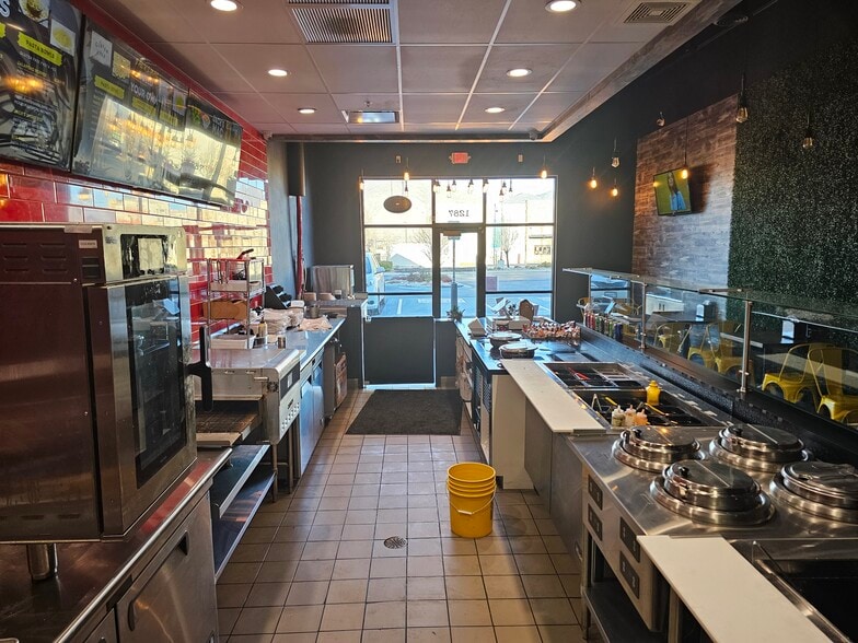 More Photos Of 1289 N Canyon Creek Pky, Spanish Fork Storefront Retail Office For Lease