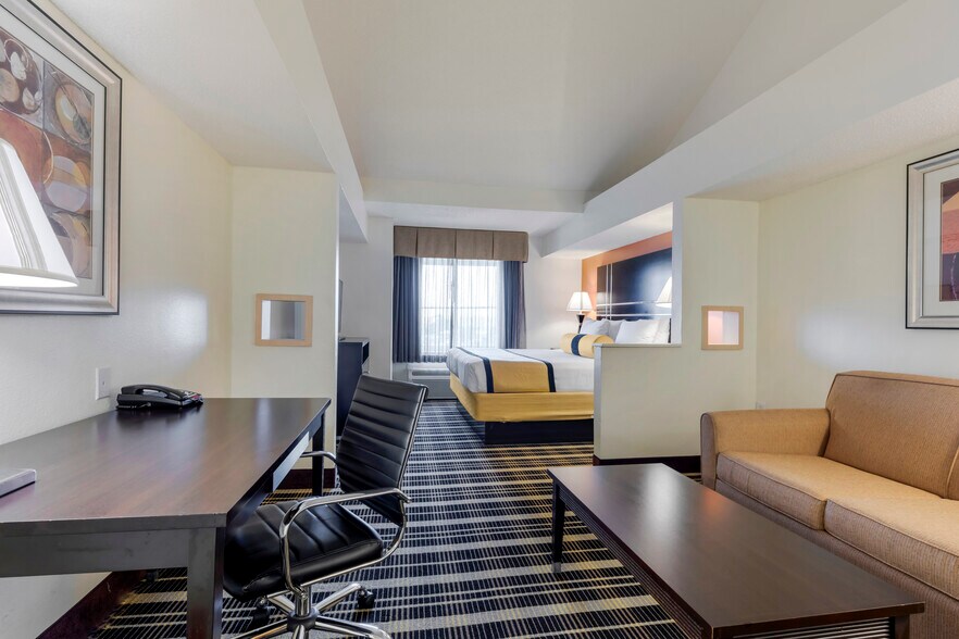 More Photos Of 996 E Interstate 30, Rockwall Hotel For Sale