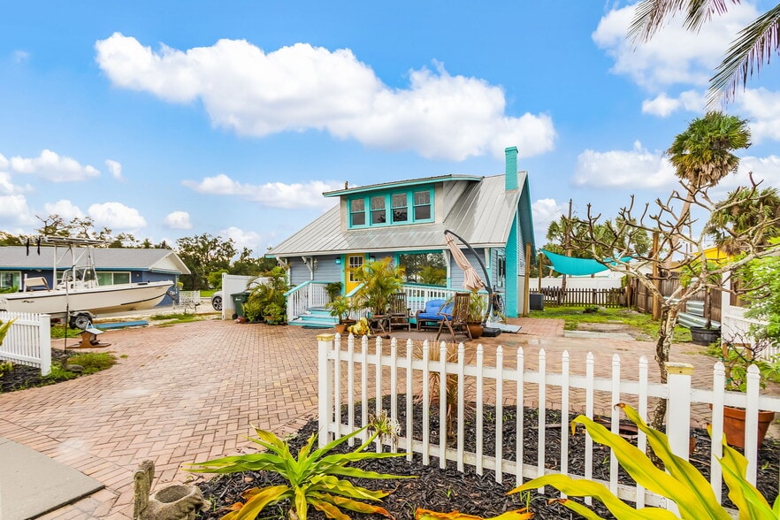 More Photos Of 530 Green St, Englewood Storefront Retail Residential For Sale