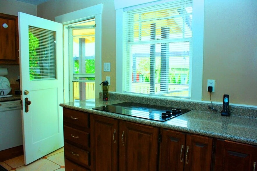 More Photos Of 3346 10th Av W, Vancouver Apartments For Sale