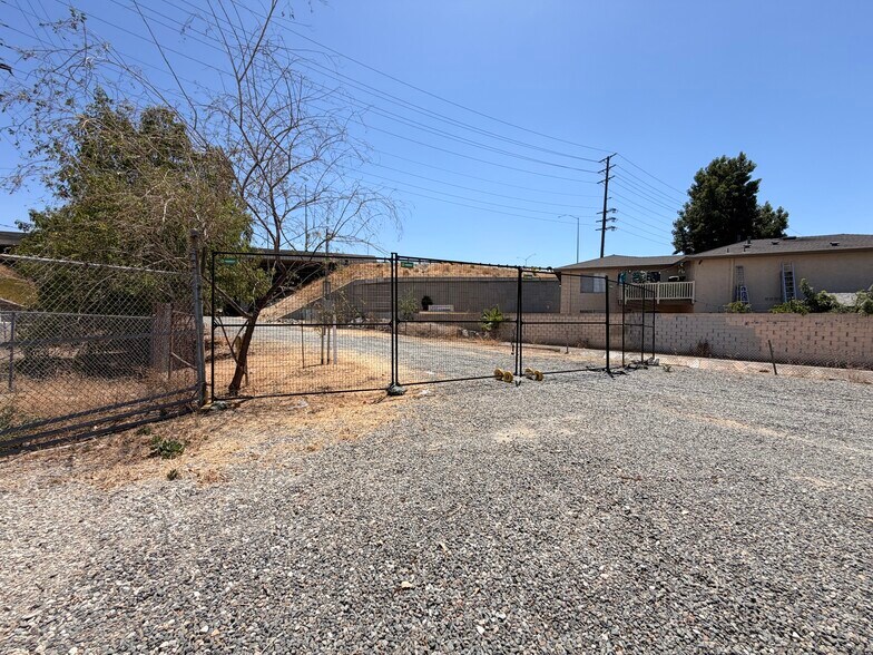 More Photos Of 1543 N Tustin Ave, Orange Land For Lease