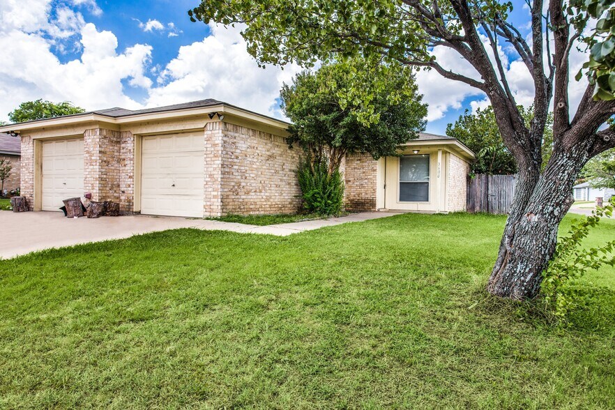 Primary Photo Of 3600 Hulen Park Cir, Fort Worth Multifamily For Sale