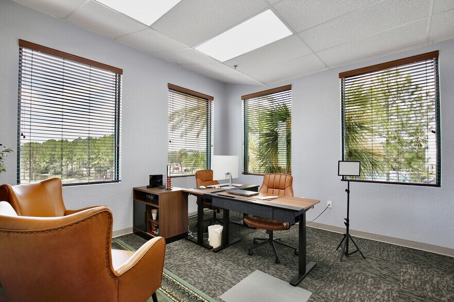 More Photos Of 6881 Kingspointe Pky, Orlando Flex For Lease