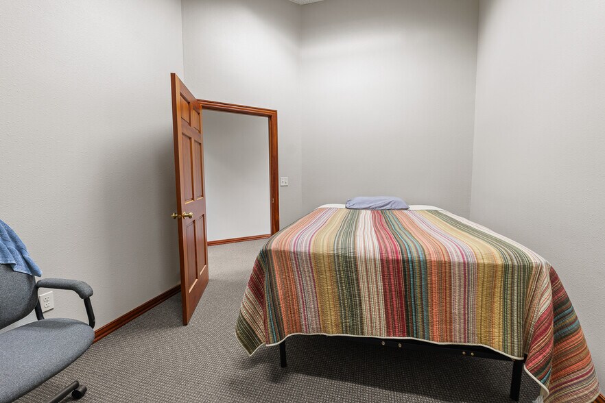 More Photos Of 1828 Park Ave, New Holstein Light Distribution For Sale