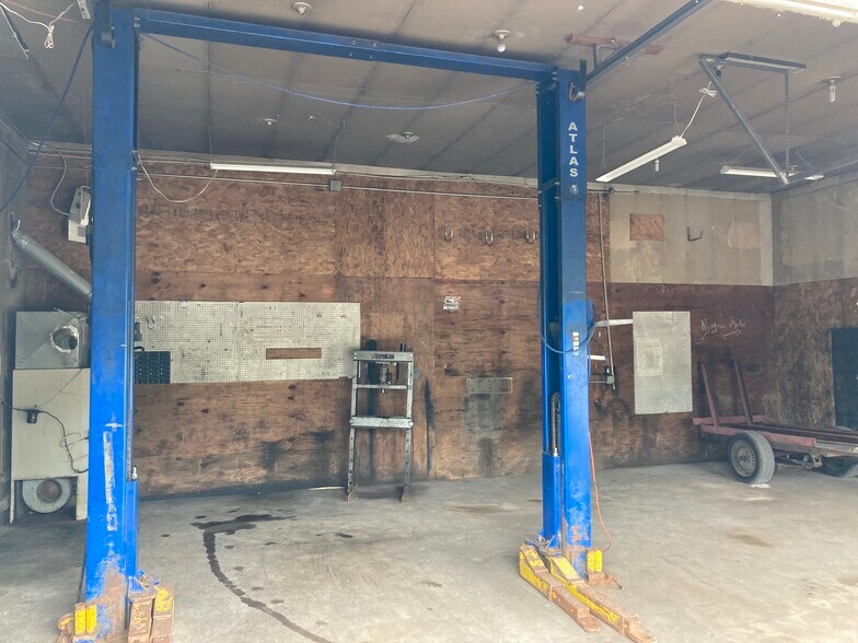 More Photos Of 6920 Grand Ave, Duluth Auto Repair For Sale